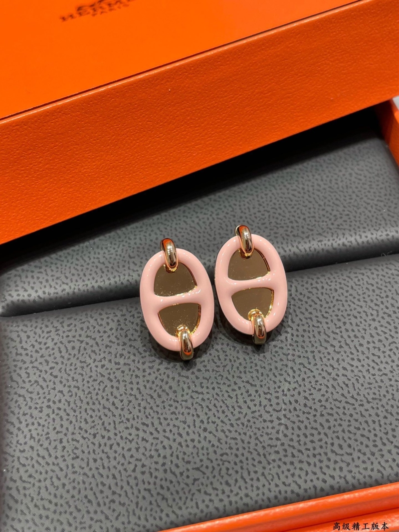 H**me5 earrings